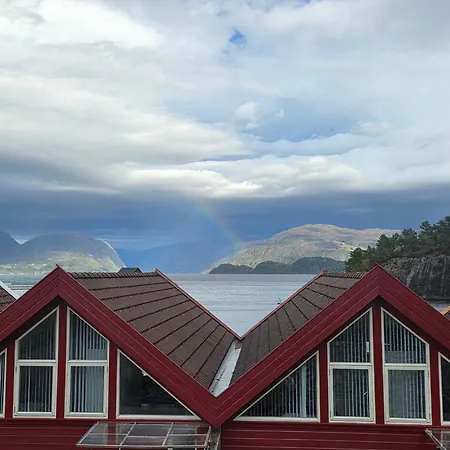 Semesterbostad Sea Breeze Waterfront Skanevik Fjordhytter