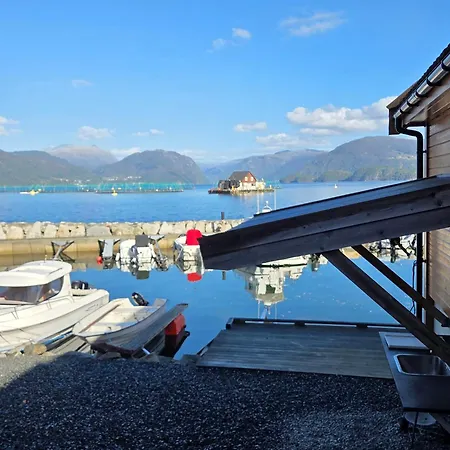 Sea Breeze Waterfront Skanevik Fjordhytter Mortveit