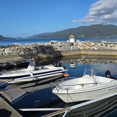 Sea Breeze Waterfront Skanevik Fjordhytter *
