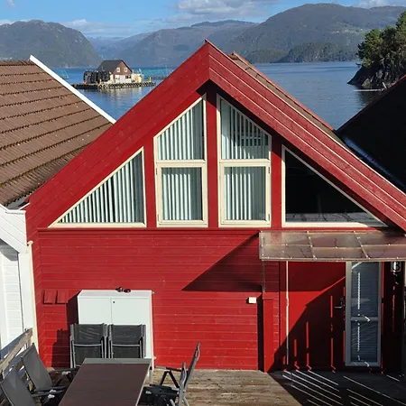Sea Breeze Waterfront Skanevik Fjordhytter
